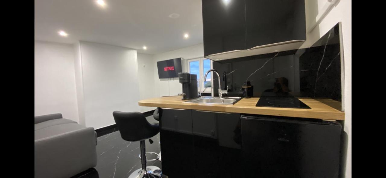 Bella Vita - Studio Tout Equipe - Tv Netflix - Centre Ville 100M- Gare 50M - Basilique 200M Lisieux Bagian luar foto