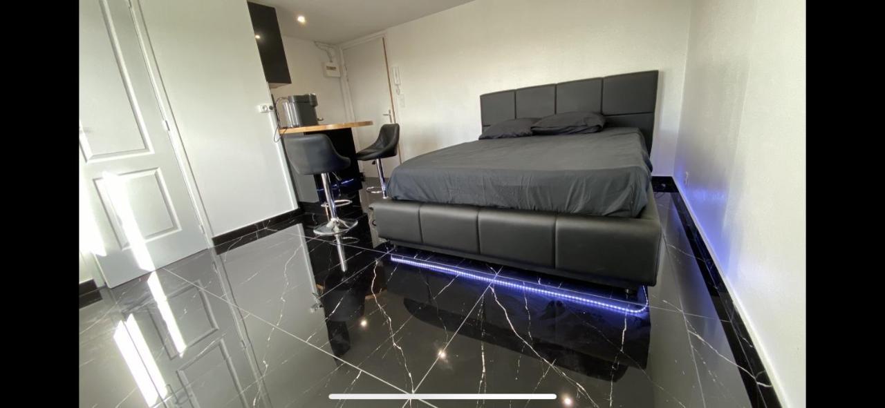 Bella Vita - Studio Tout Equipe - Tv Netflix - Centre Ville 100M- Gare 50M - Basilique 200M Lisieux Bagian luar foto
