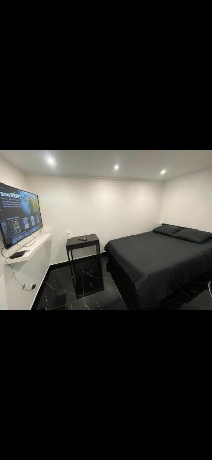 Bella Vita - Studio Tout Equipe - Tv Netflix - Centre Ville 100M- Gare 50M - Basilique 200M Lisieux Bagian luar foto