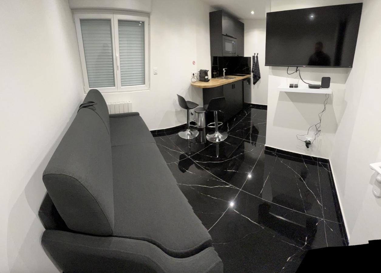 Bella Vita - Studio Tout Equipe - Tv Netflix - Centre Ville 100M- Gare 50M - Basilique 200M Lisieux Bagian luar foto